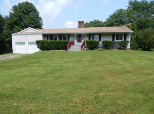 30 Hooperfields Dr, Sharon, CT 06069