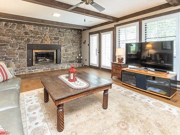 5th image of 2241 Windy Oaks Dr