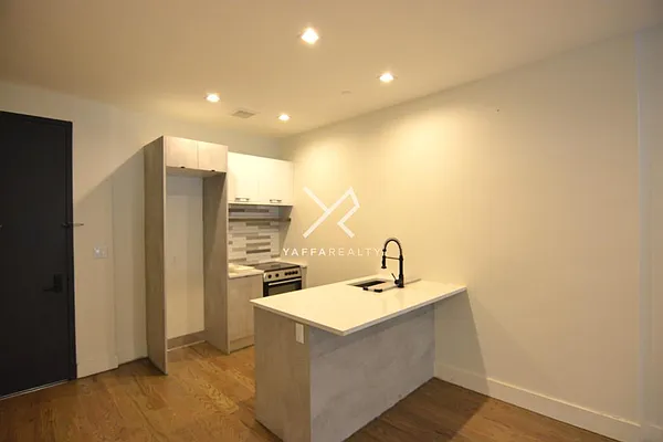 Rented by Yaffa Realty LLC | media 43