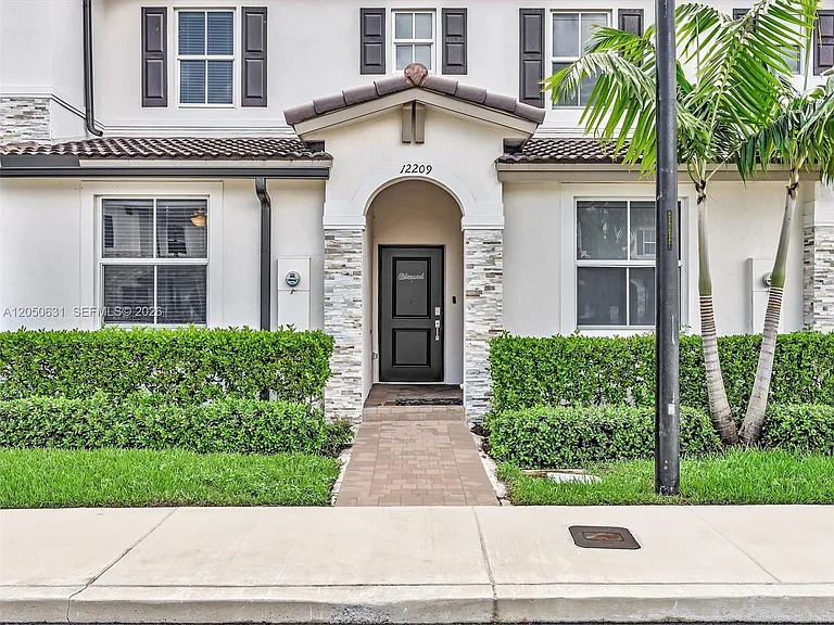 12209 NW 24th Pl — Photo 3