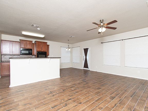 5th image of 2403 Black Orchid Dr