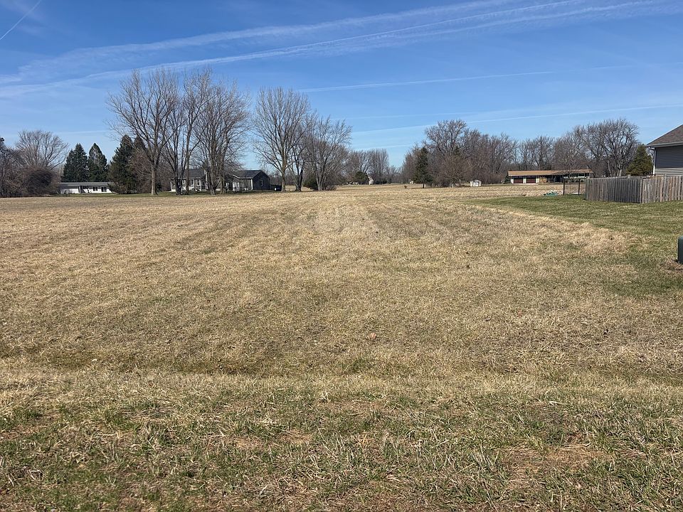 2nd image of 932 Willow Wood Dr