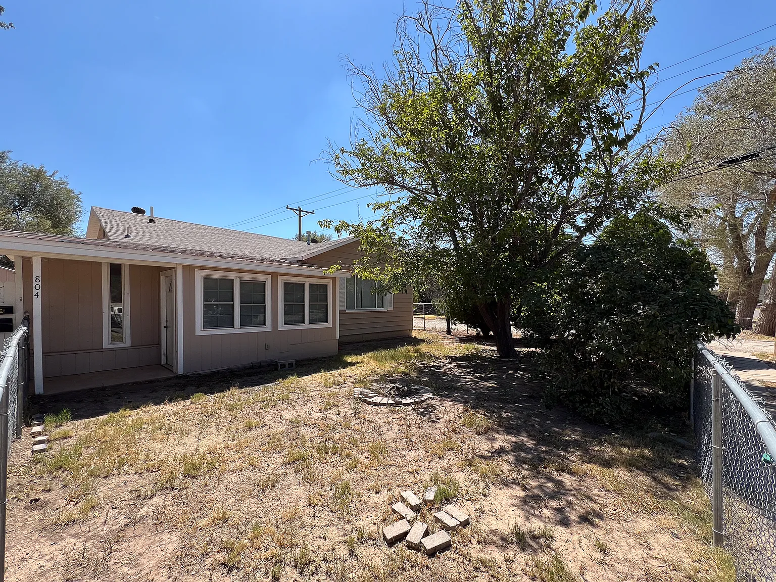 3 bed, 1.5 bath, 1100 sqft, $1,100 — Photo 1
