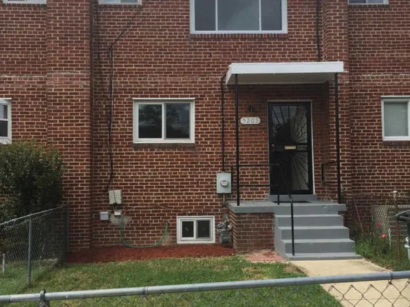 5203 Deal Dr, Oxon Hill, MD 20745