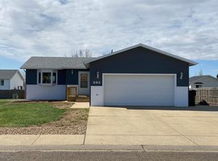 893 22nd St W, Dickinson, ND 58601