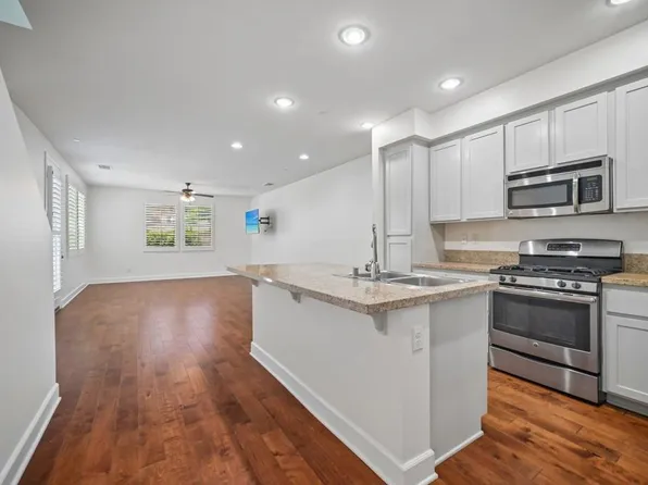 2487 Ascending Oaks Ln #1, Simi Valley, CA 93063