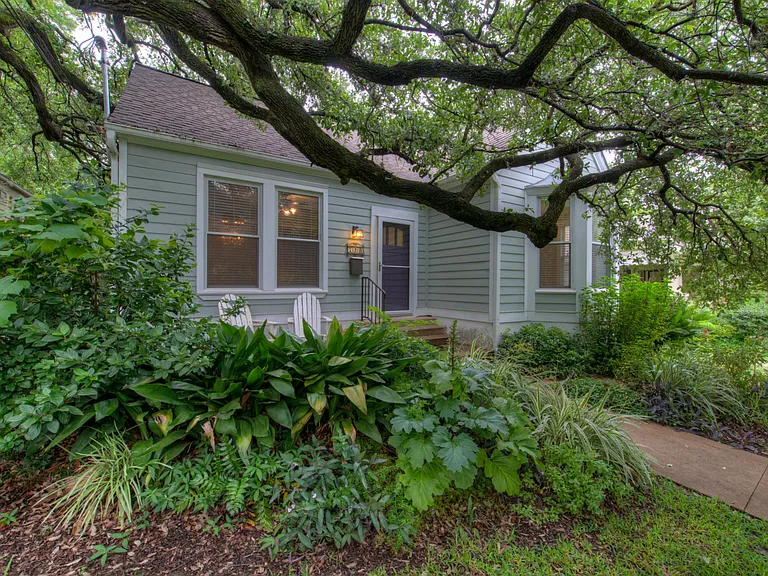 720 Sparks Ave — Photo 1