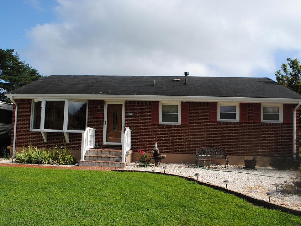 1st image of 910 Fenwick Dr