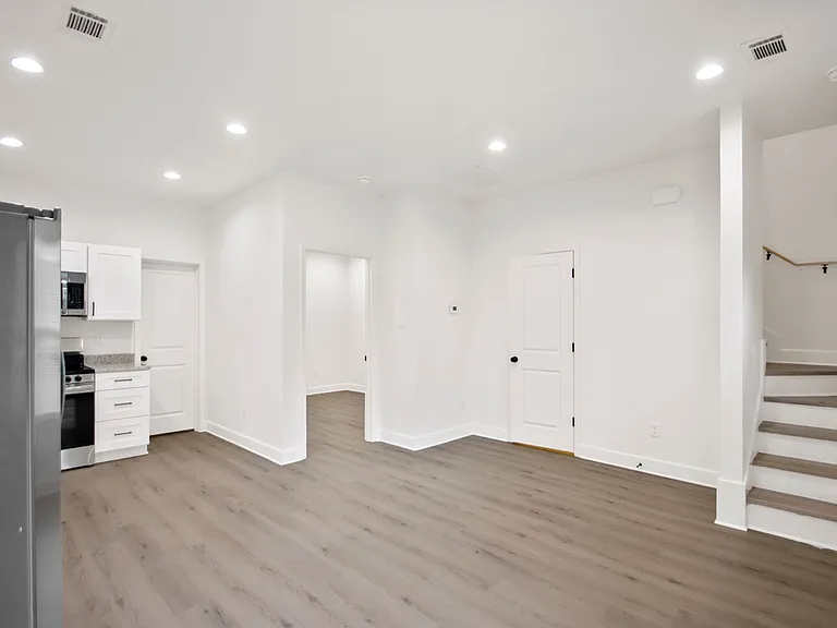 212 S Park St — Photo 7