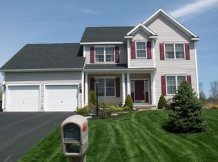 11 Charterpoint Rd, Watervliet, NY 12189