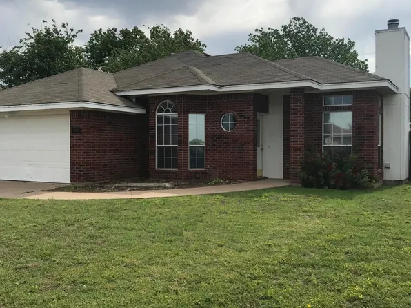 1215 Lisa Ln, Burkburnett, TX 76354