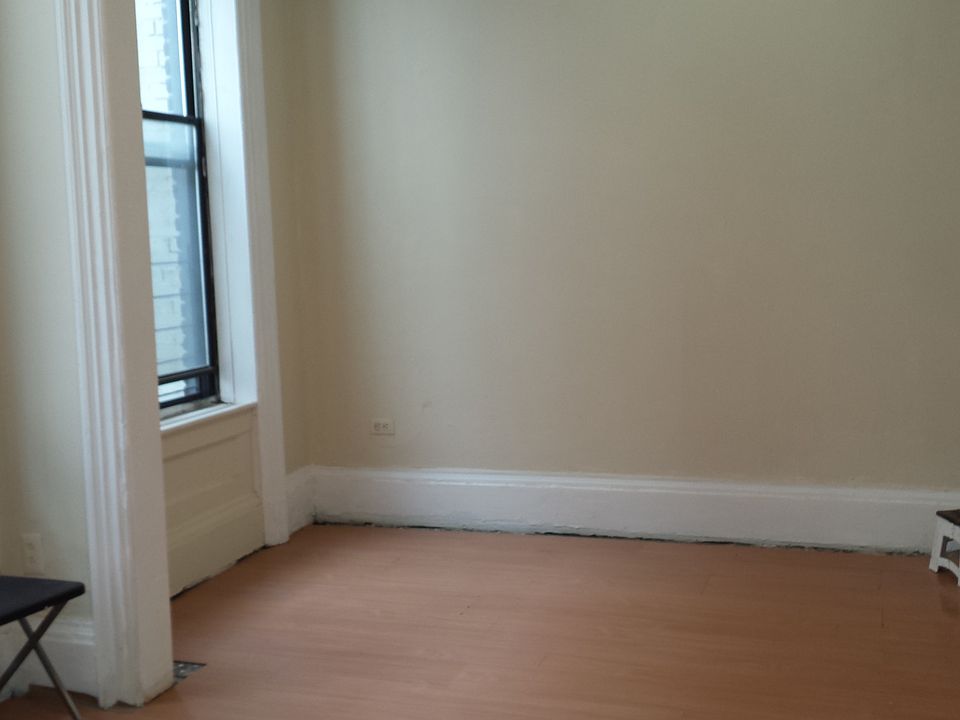 2nd image of 324 Livingston St APT 4