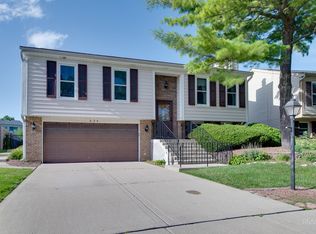 834 Edenwood Dr, Roselle, IL 60172