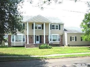 45 Roosevelt Blvd, Massapequa, NY 11758
