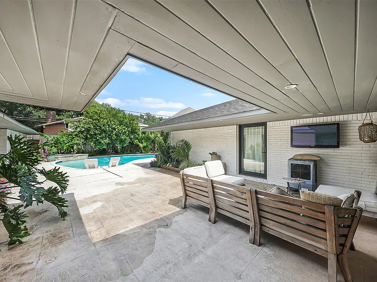 9411 Endicott Ln — Photo 44