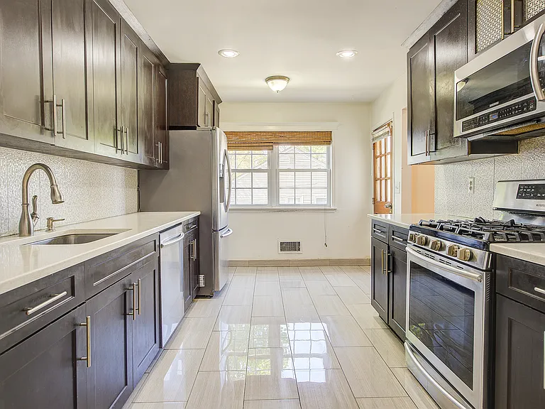 55 Duncan Dr W — Photo 12
