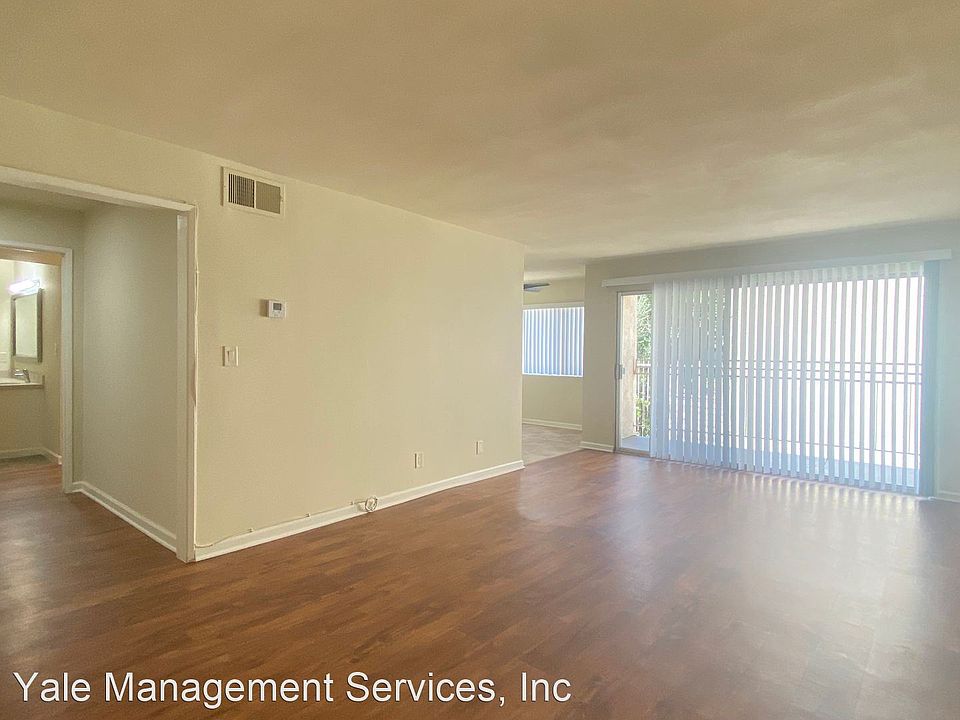 1st image of 5204 Yarmouth Ave APT 105