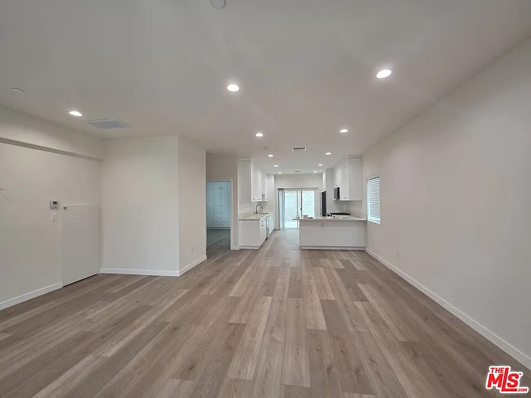 6748 Ben Ave — Photo 28