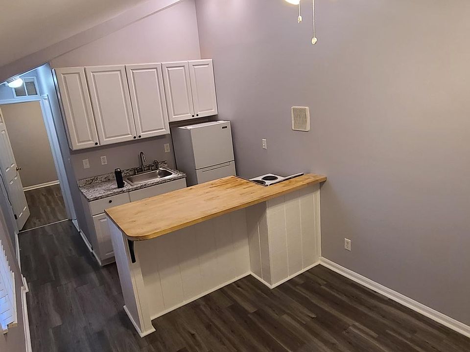 1st image of 828 W Lombard St #200B