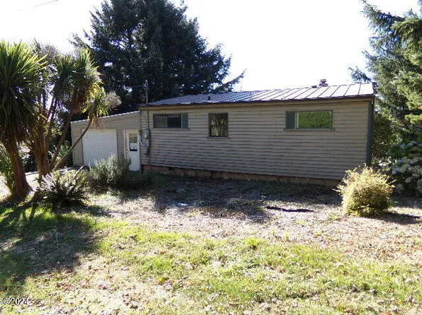 671 King St, Yachats, OR 97498