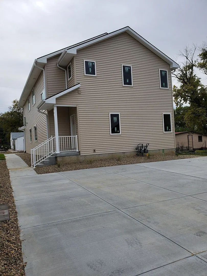 Papillion 3 Bedroom Townhome! — Photo 2