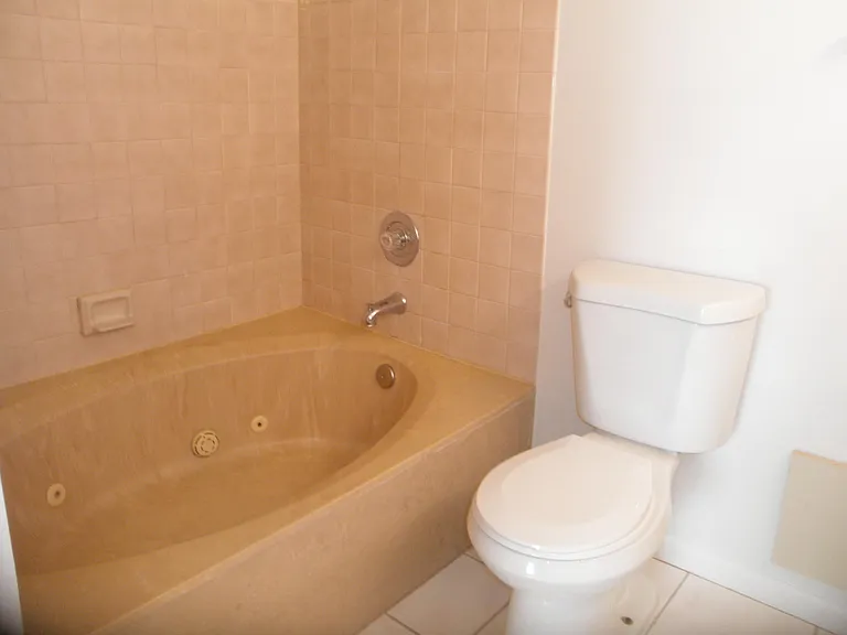 3896 Victoria Dr — Photo 10