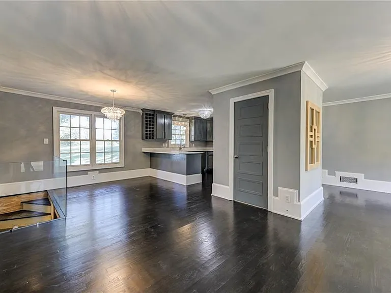 2325 Elmwood Cir SE — Photo 11