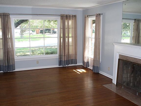 3rd image of 3528 Park Ridge Blvd