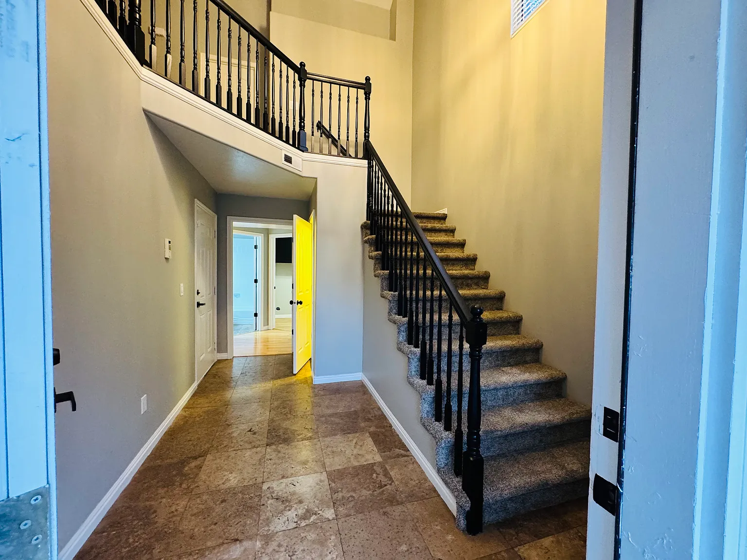 438 E Penney Ave — Photo 2