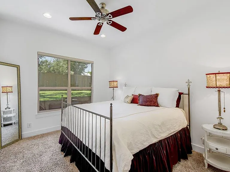 1006 Lipan Trl — Photo 17