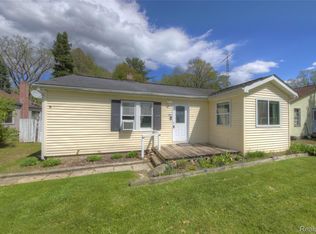 3542 East St, Hartland, MI 48353
