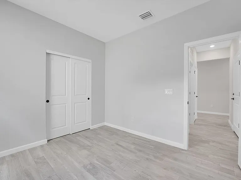 845 SE Courances Dr — Photo 15