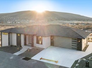 1036 Sagebluff Ln, Richland, WA 99352