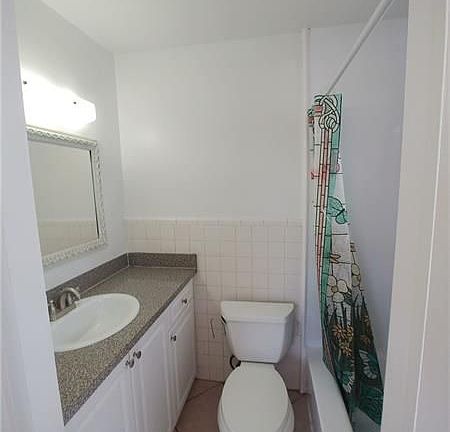 2nd image of 1960 NE 48th St APT 12