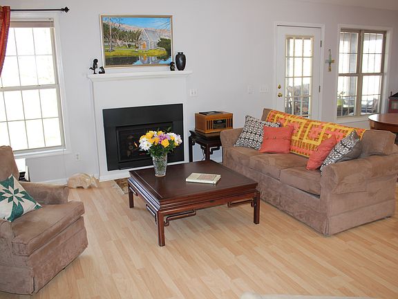 5th image of 152 Saint George Dr