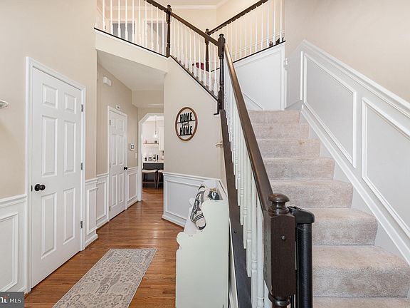 5th image of 54 N Forest Dr