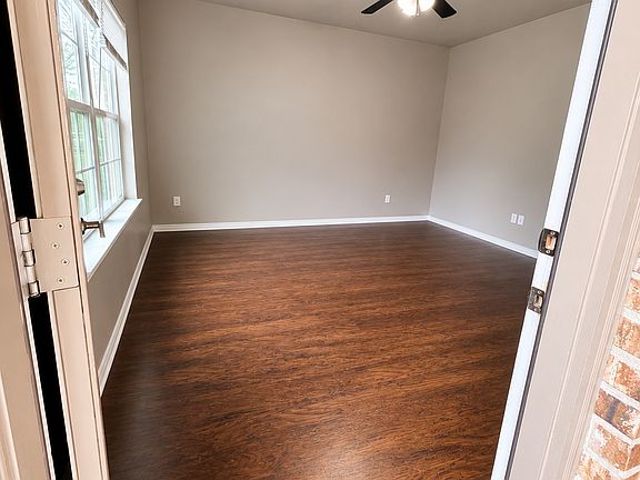 4th image of 18833 5th St Unit D