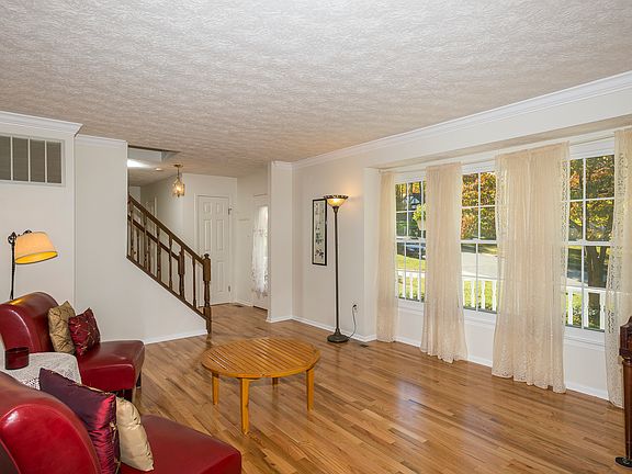 3rd image of 10454 Rosemont Dr