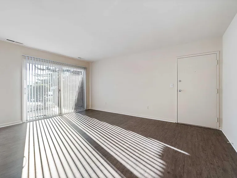 Windsor Hills Apartments — Photo 43