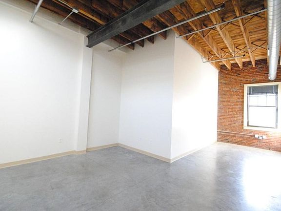 3rd image of 1916 Lucas Ave #219