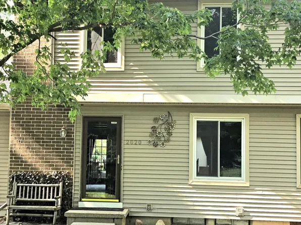2020 Blue Lac Dr, Haslett, MI 48840