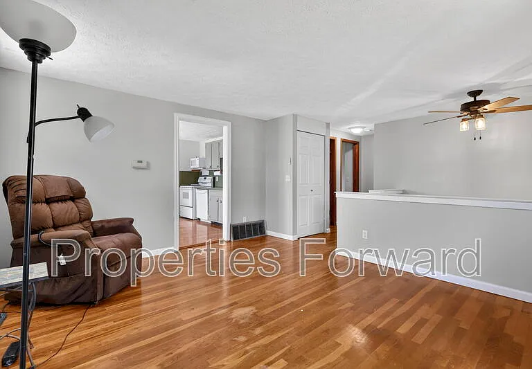 873 Allison Dr — Photo 6