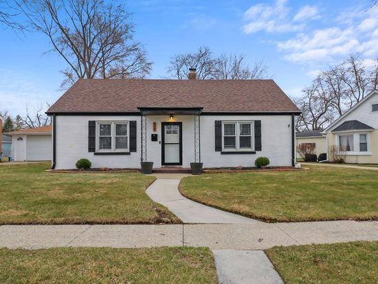 19 Beverly Blvd, Hobart, IN 46342