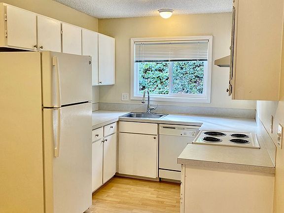 3rd image of 3330 SW Beaverton Hillsdale Hwy APT 11