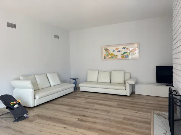 22 Leatherwood Way, Irvine, CA 92612
