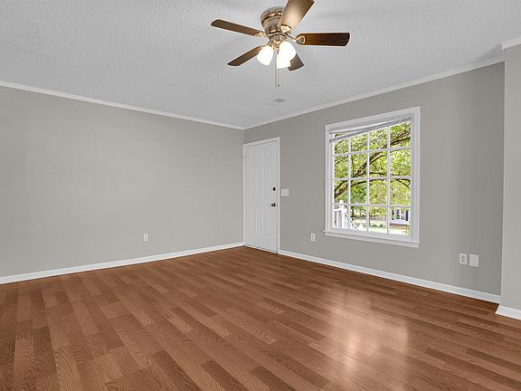 5th image of 109 Crossthorn Rd