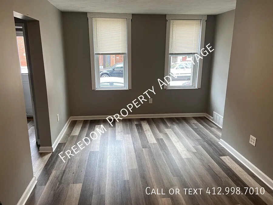 2325 Sarah St U1- South Side — Photo 3