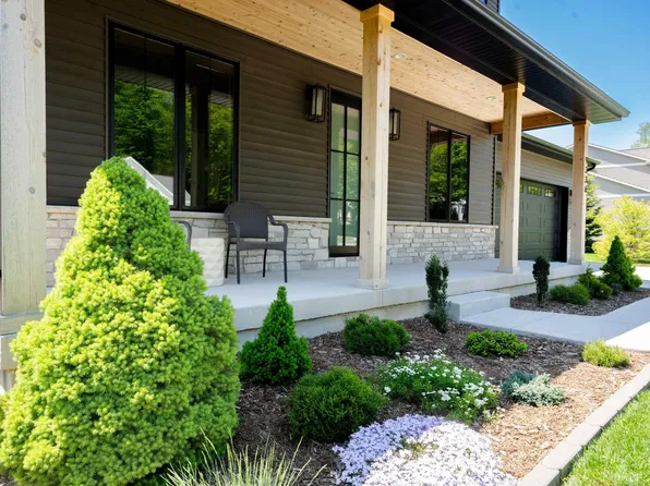 9336 E Summerfield Dr, Traverse City, MI 49684