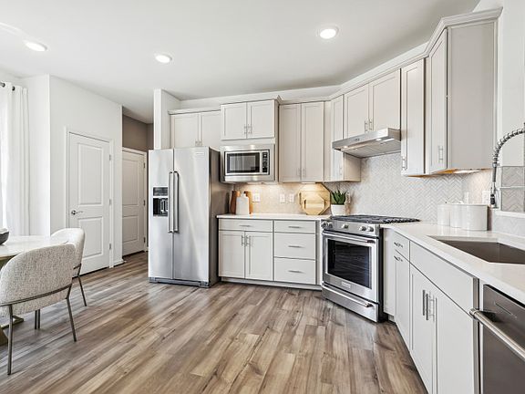 Spacious Kitchen with Cafe