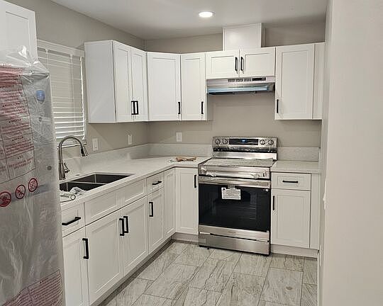 3rd image of 172 W Alamo St #1